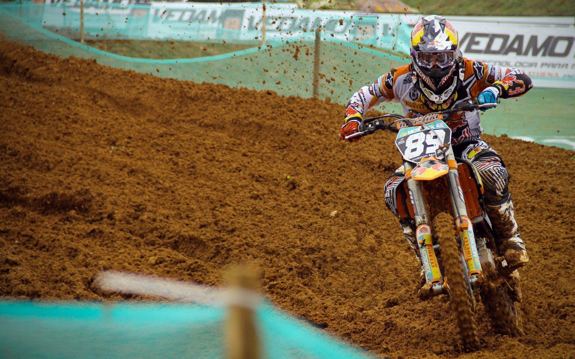 伯纳乌之夜陷黑暗，皇马0-2爆冷溃败，姆巴佩单刀宴客，熊皇11场球荒成隐患，欧冠迎曼城恐遭碾压